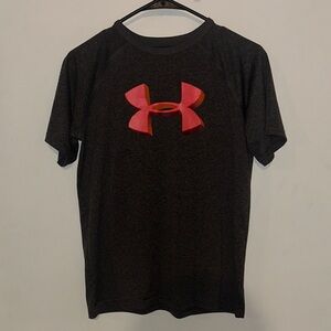 Under Armour Men's Dark Gray and Red Short Sleeve Tee